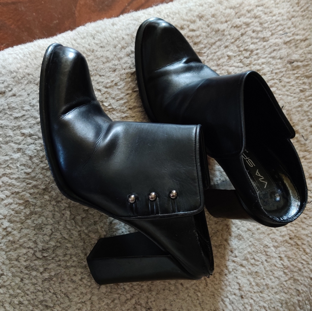 Via Spiga Black Mule Knuckles On The Side.